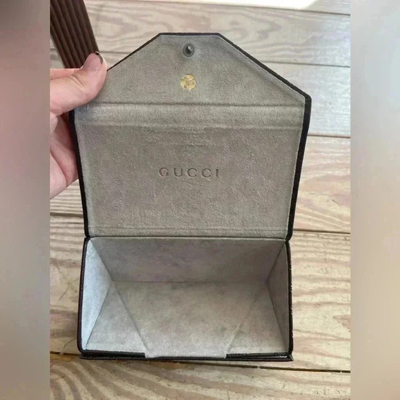 Gucci sunglasses case - Picture 1 of 3